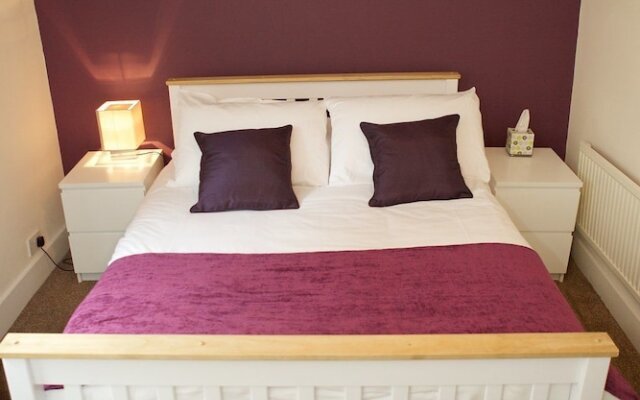 Bristol Serviced Lets - 152/154 Bath road