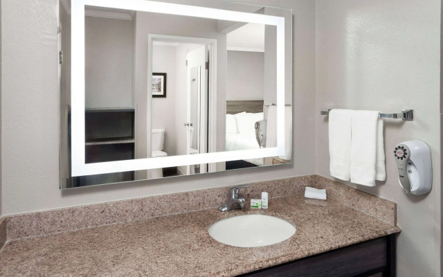 La Quinta Inn by Wyndham Cleveland Independence