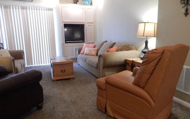 210 Casa Bella 2 Bedroom Condo by Redawning