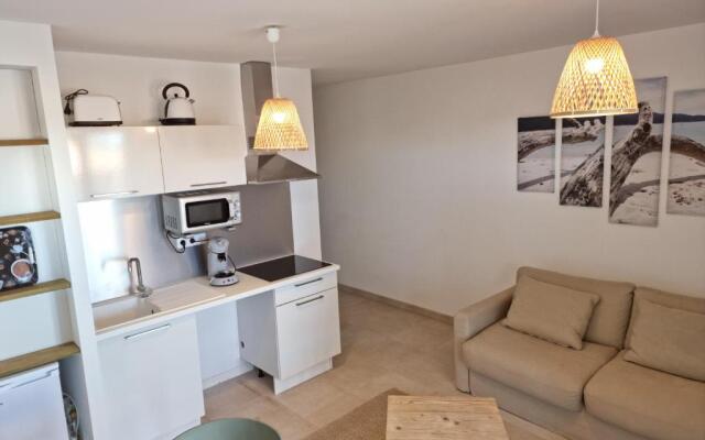 BRAVONE 61- T2- Pieds dans l'eau-Piscine chauffée dans résidence- clim