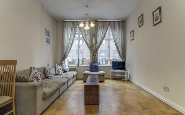 Bright, Spacious 2BR Central Manchester Flat for 4