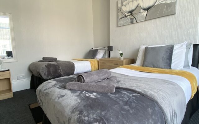 OYO Tudor Lodge - Redcar Beach