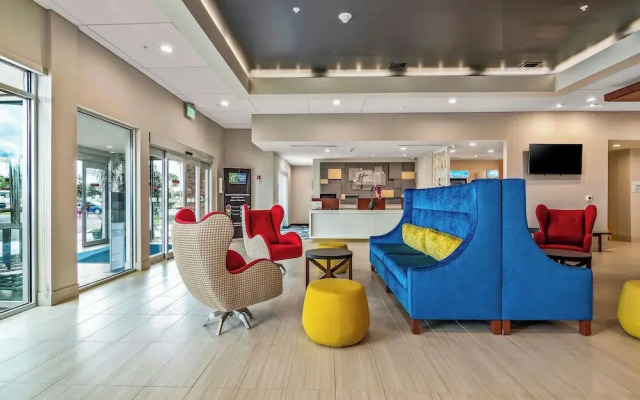 Holiday Inn Express Lake Buena Vista