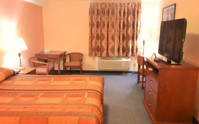 Aurora Park Inn & Suites