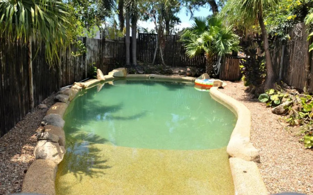 Cooktown Motel and Pams Place Hostel