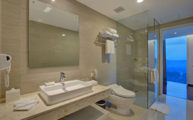 Platinum Adisucipto Hotel & Conference