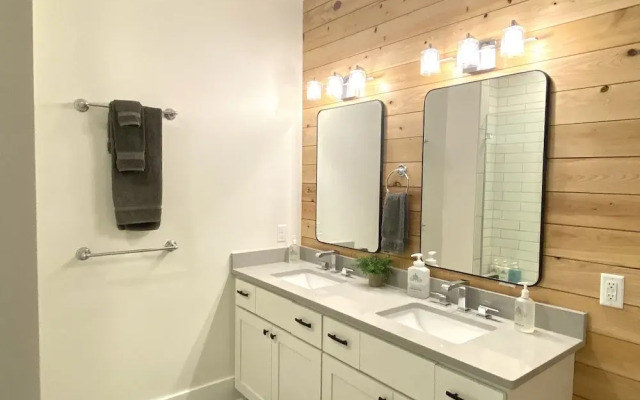 Dogwood at Main & Pine