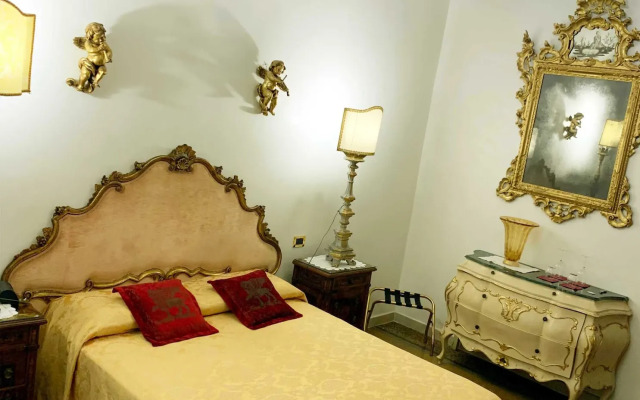Luxury Venetian Rooms