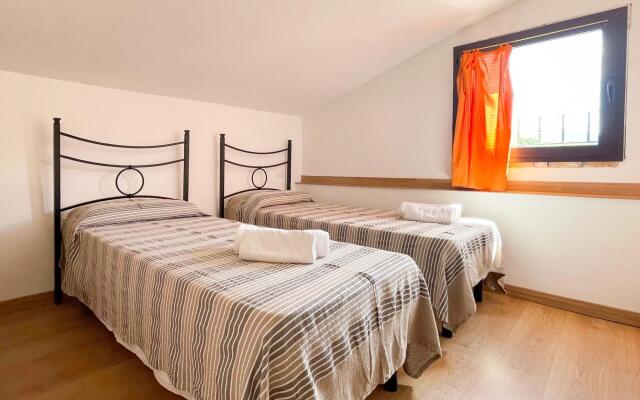 Attractive holiday home in Urbania with bubble bath