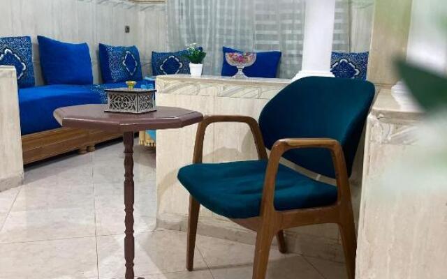 Seaside View: Enjoy Sunsets at fully equipped Apt.