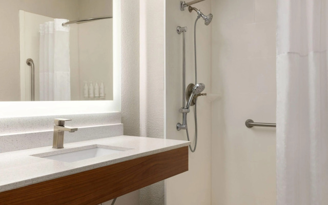 Days Inn by Wyndham Suites Fredericksburg