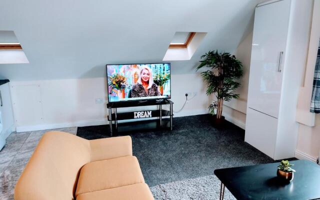 Crystal Suite 4 - private parking - metro