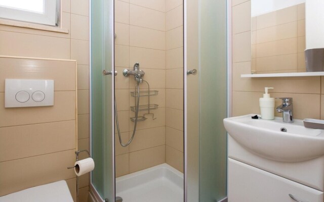 Beautiful Home in Milna With Wifi and 4 Bedrooms