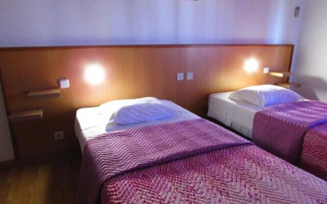 ApartResi "CAMÕES" AL - Dormidas - Rooms - Low-Cost