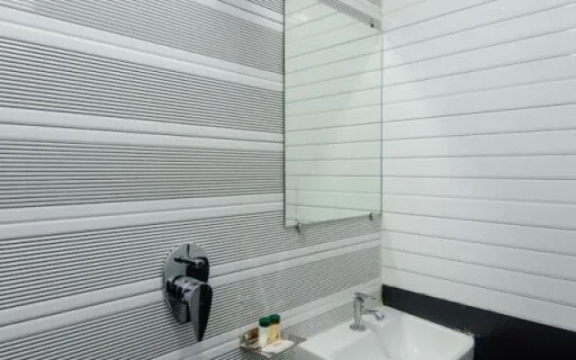 Mahalakshmi Suites By OYO Rooms