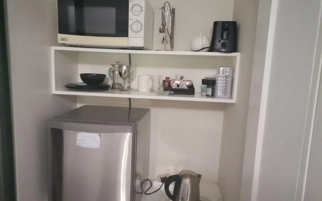 Rosebank Lodge Guesthouse by Claires