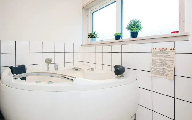 10 Person Holiday Home in Glesborg-by Traum
