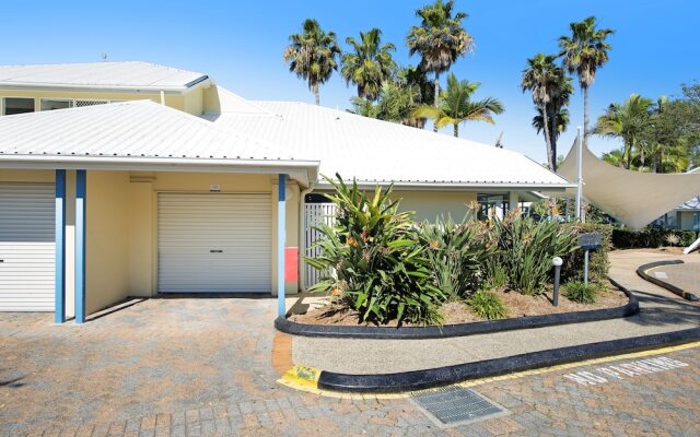 Diamond Beach 3 Bedroom Poolside Apartment - 34