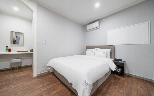 Hotel The M