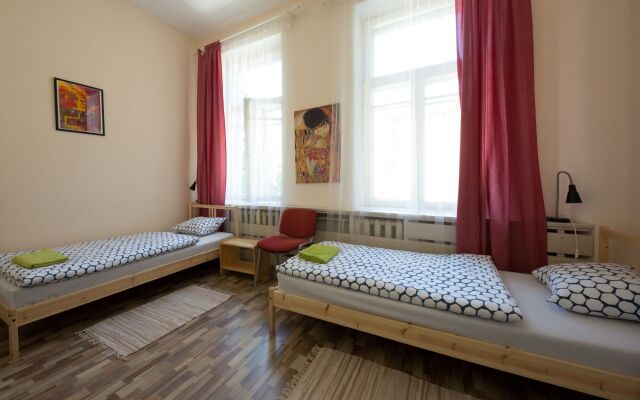 25 Hours Hostel