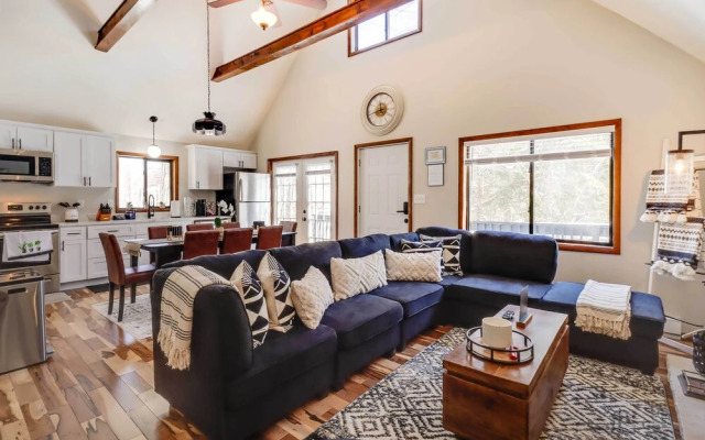 Tobyhanna Vacation Home w/ Community Pool Access