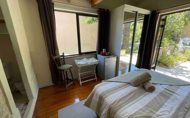 "room in House - Living In Mountain Views Camps Bay"