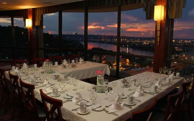 Radisson Hotel Cincinnati Riverfront