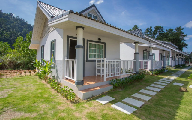 Suksompong Resort