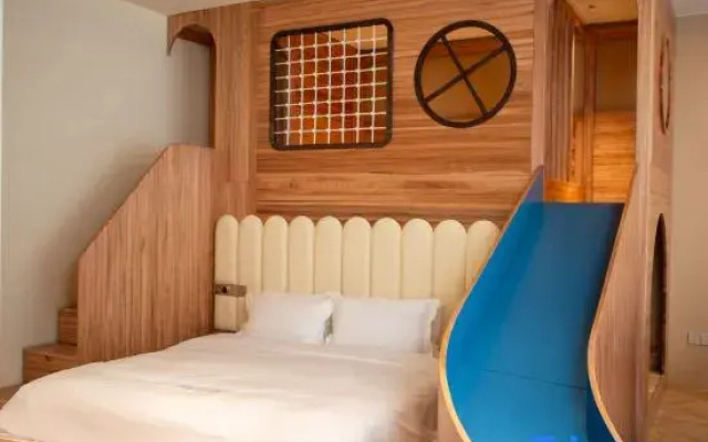 Yishu Waterfront Hotel