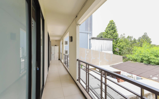 RedDoorz Syariah near Green Park Jatiwarna