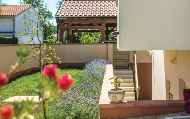 Two Bedroom Apartment Valdebecco for 5 persons