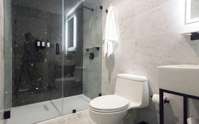 LaDiana QuenRoom Pool ResortVibe NearBch