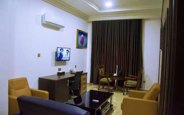 Immaculate Diamond Hotel & Apartments