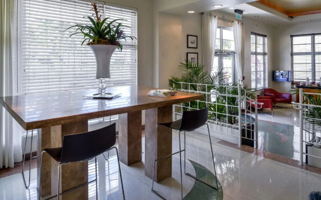 Hilton Vacation Club Crescent on South Beach Miami