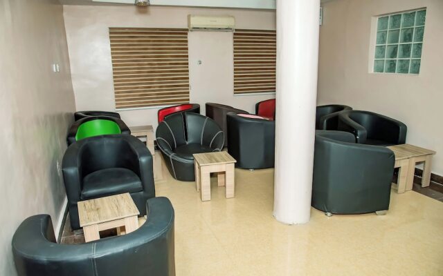 Everland Hotel and Suites