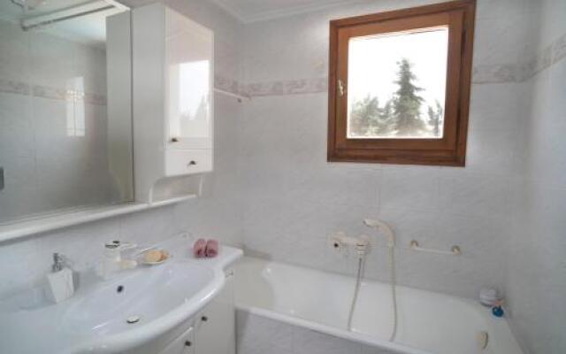 Villa Corina near the Airport
