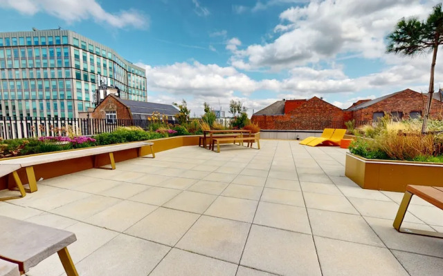 Student Only, Ensuite-in a Stylish Apartment