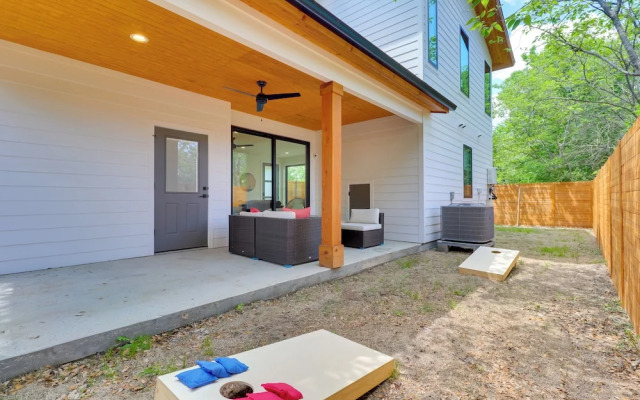 Chic Austin House w/ Spacious Backyard & Hammock