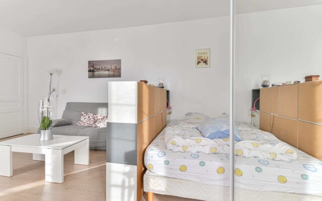 Bright And Spacious Studio Near la Défense