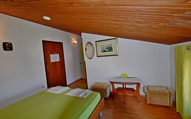 Apartments and Rooms Viktorija