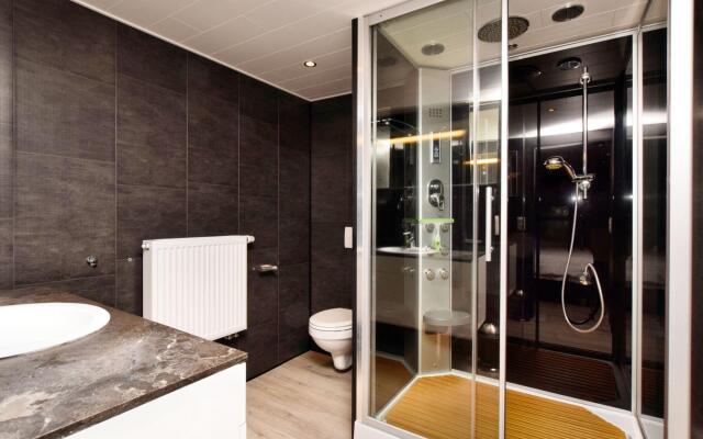 Modern Family Home With Wellness