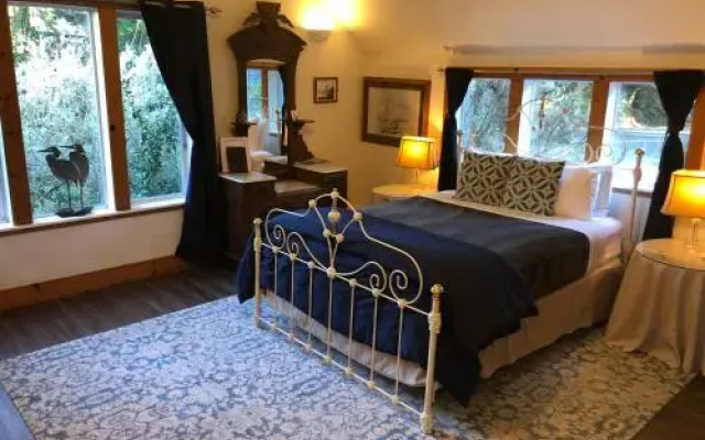 Lost Whale Inn