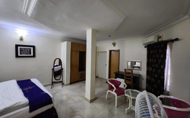 Nue Crest Hotel