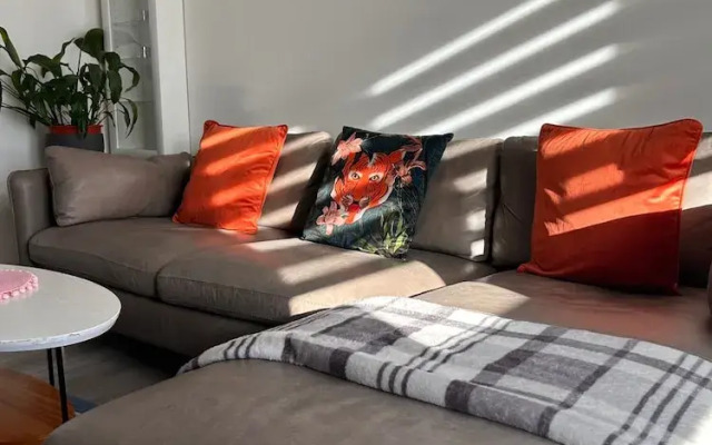 Modern Apartment-sleeps6-parking-seft Check in