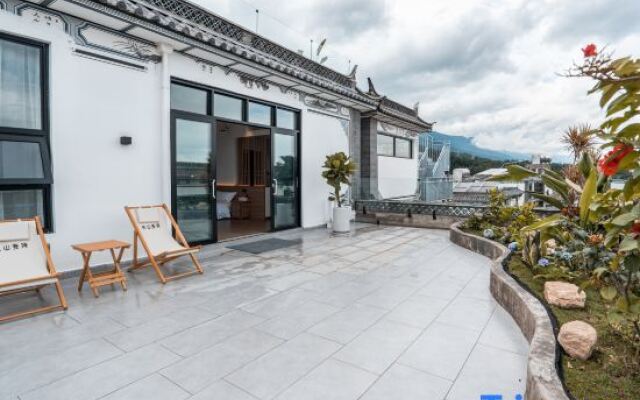 Yishanyihai Designer B&B (Dali Ancient Town)