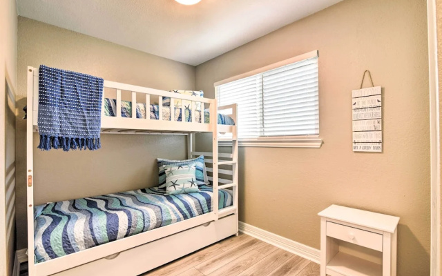 Beachfront Galveston Oasis: Balconies, Ocean View!