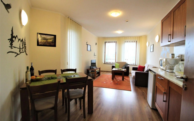 Pine Tree Apartment D34