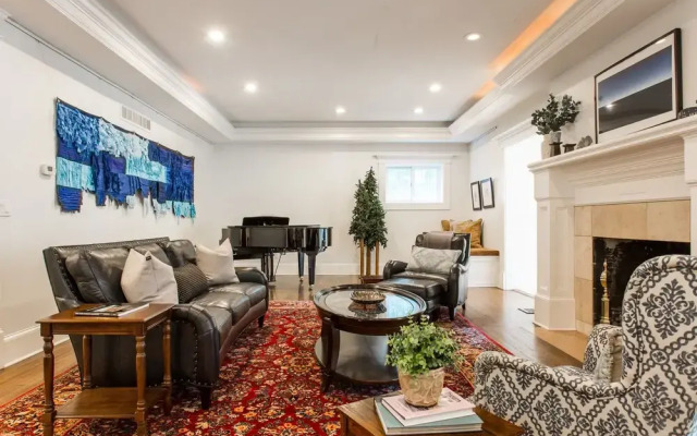 Oak Street Mansion
