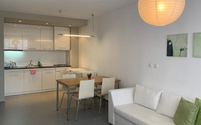 Green Life Pool View Apartment