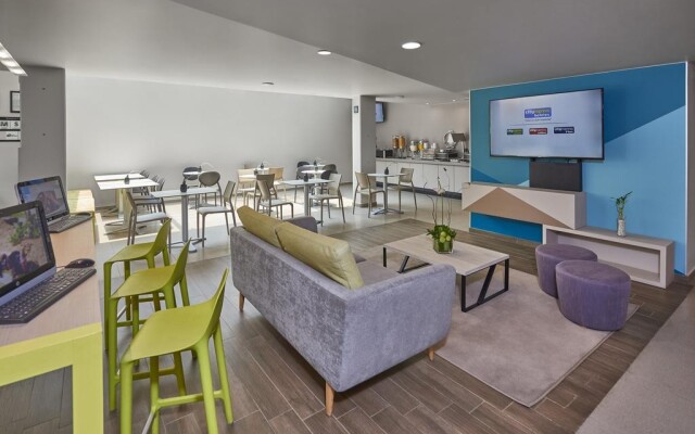 City Express Suites by Marriott Anzures